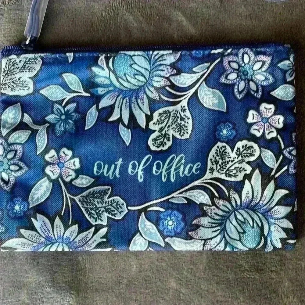 Vera Bradley “Out Of Office” Wristlet in Tropics Tapestry - NWT